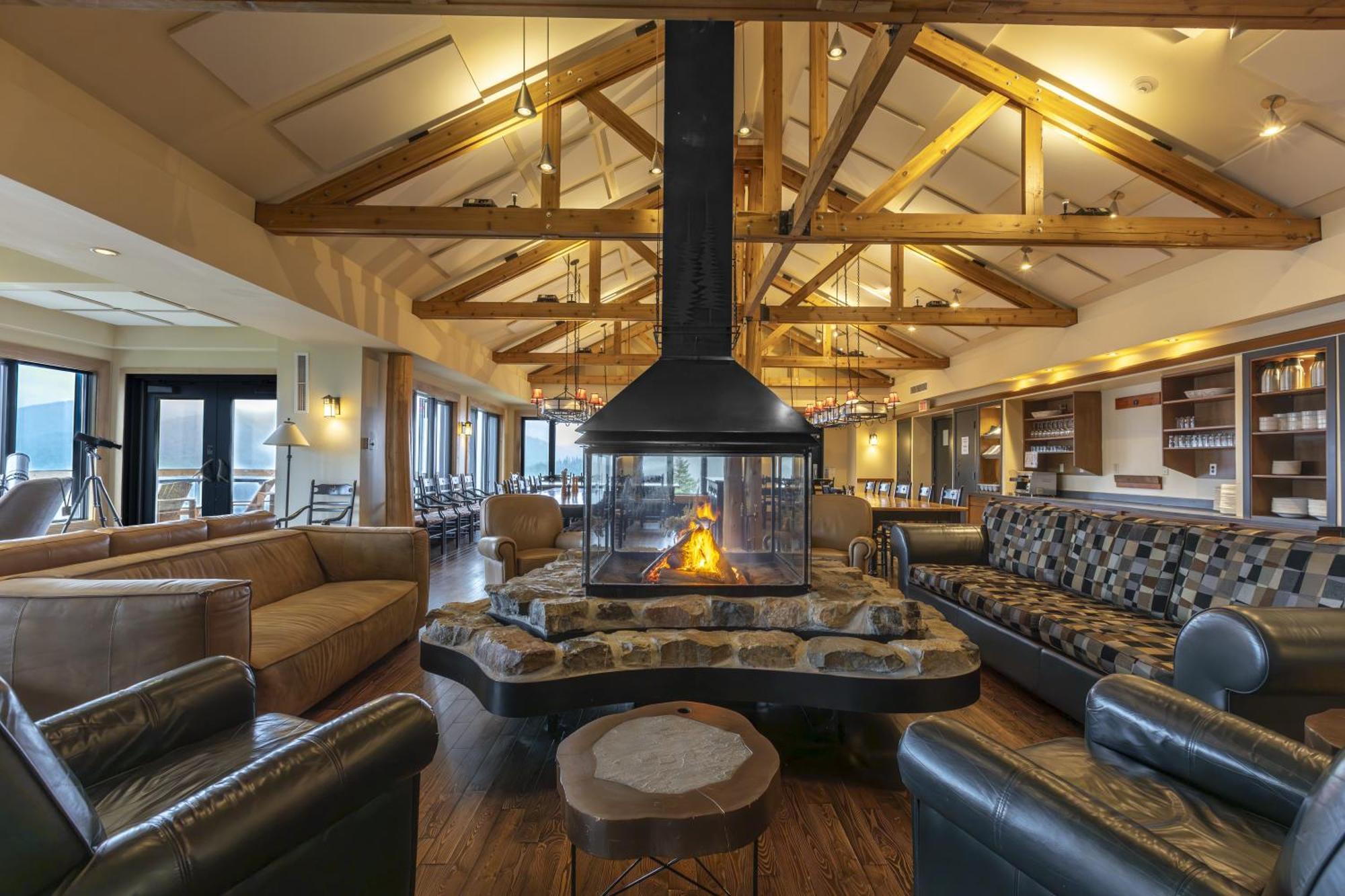Auberge de Montagne des Chic-Chocs Mountain Lodge - Sepaq Sainte Anne-des-Chênes Extérieur photo